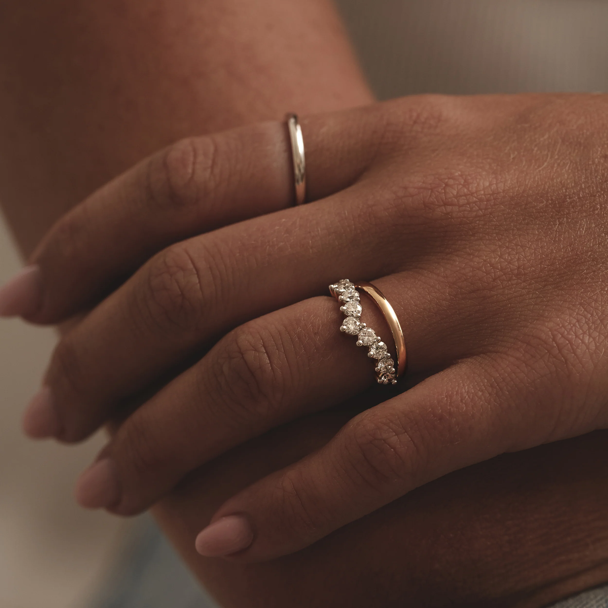 Amora 18K White Gold Wedding Ring - Image 4