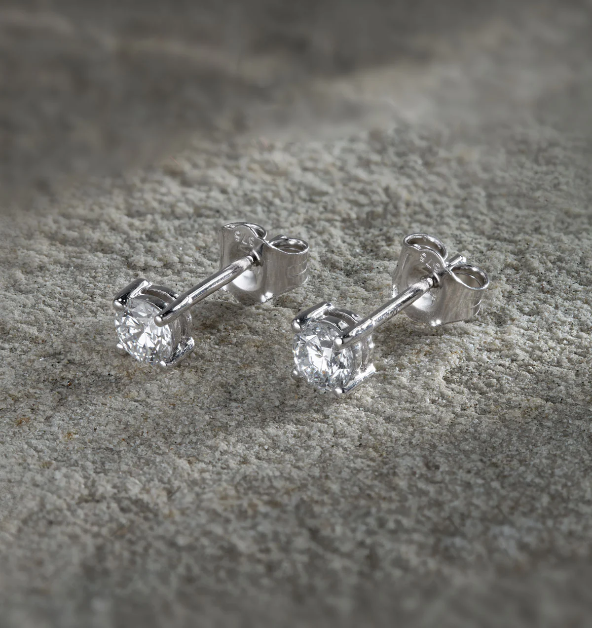Diamond Earrings 0.50CT Studs H/SI Quality in Platinum - 4.1mm - Image 3