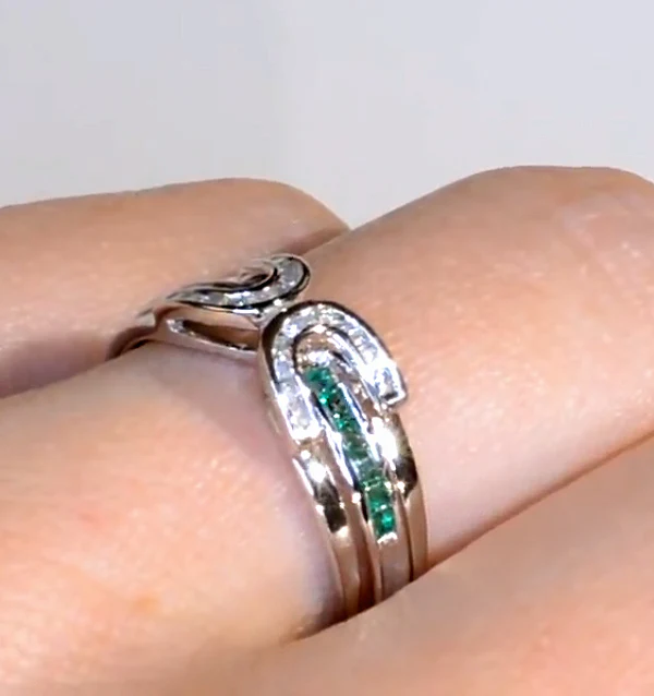 Emerald And 0.12CT Diamond Ring 9K White Gold - Image 4