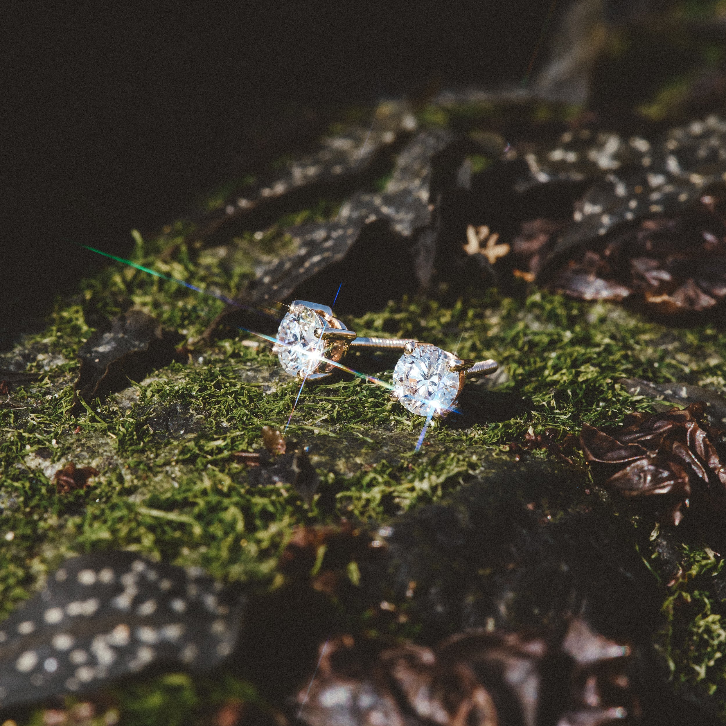 Lab Diamond Studs Earrings 1.00ct F/VS Quality in 9K Gold - 5.2mm - Image 4